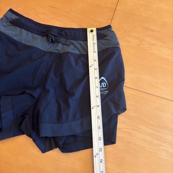 Ultimate Direction S Hydrolight series black athletic running short - Picture 10 of 13